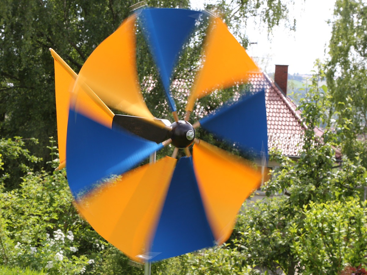 Frisch gelbes Windrad für sonnige Akzente
